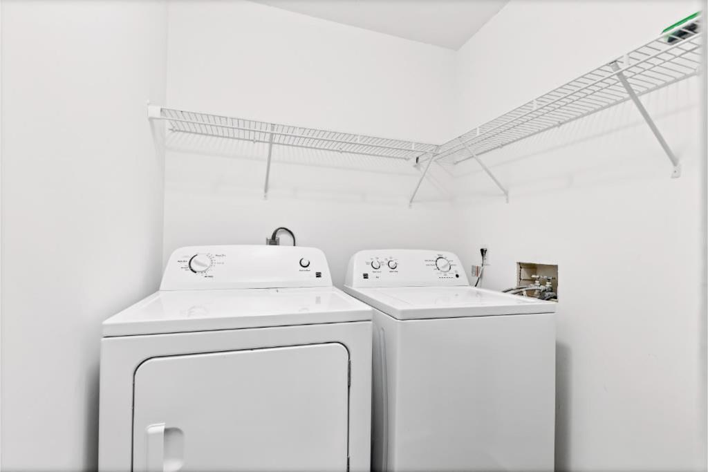 브레던톤 Scenic And Vibrant 1Br With Balcony Gym Pool 아파트 외부 사진