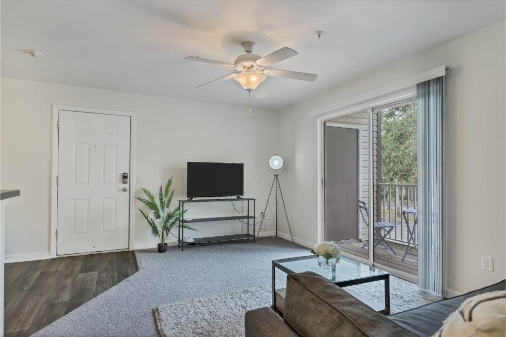 브레던톤 Scenic And Vibrant 1Br With Balcony Gym Pool 아파트 외부 사진