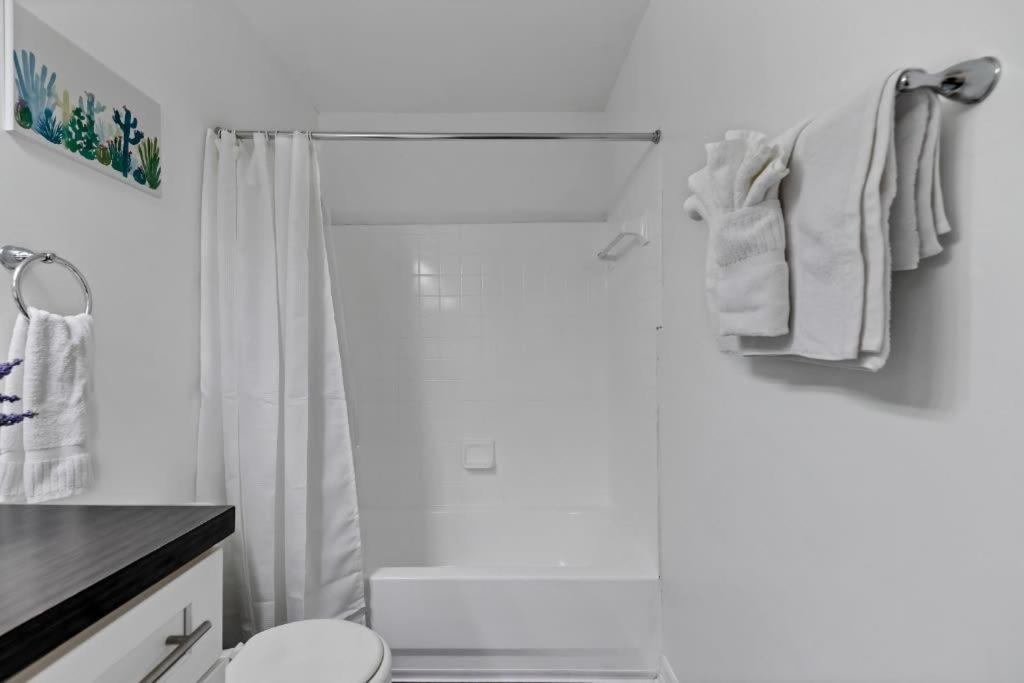 브레던톤 Scenic And Vibrant 1Br With Balcony Gym Pool 아파트 외부 사진